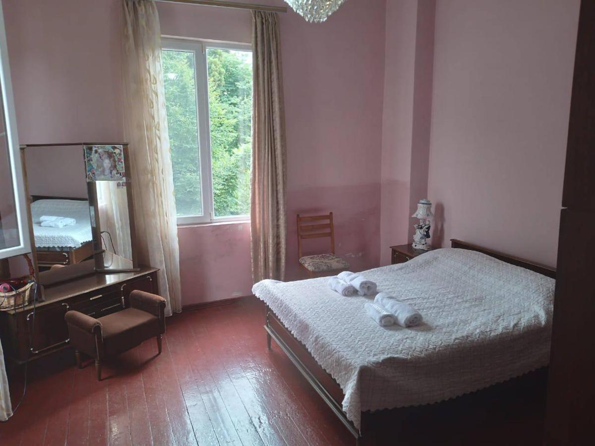 Merabi And Neli Guest House Makhinjauri Exterior photo