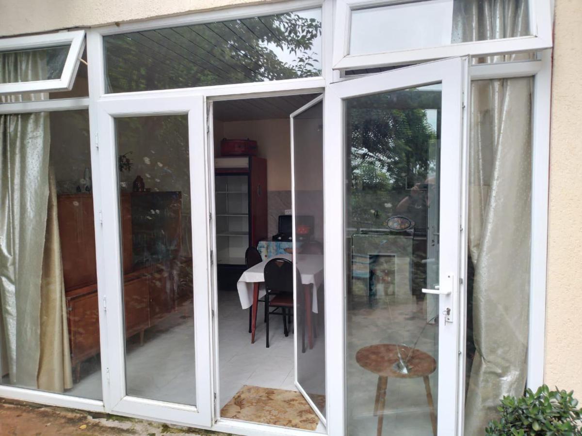Merabi And Neli Guest House Makhinjauri Exterior photo