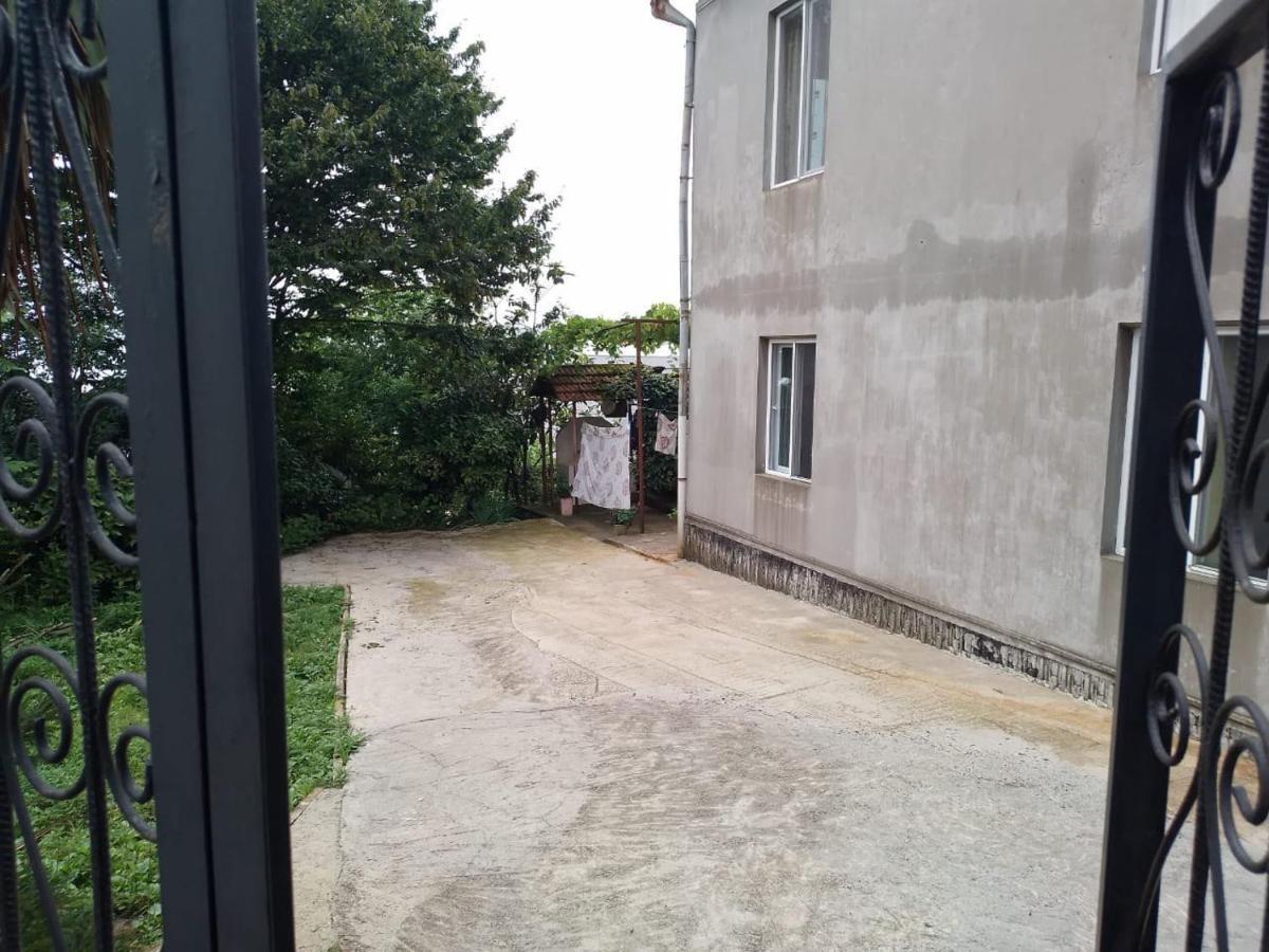 Merabi And Neli Guest House Makhinjauri Exterior photo