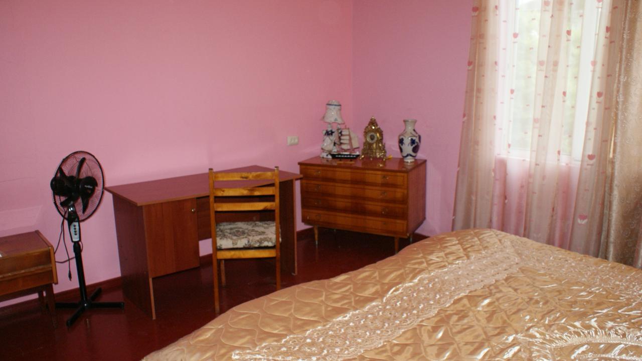 Merabi And Neli Guest House Makhinjauri Exterior photo